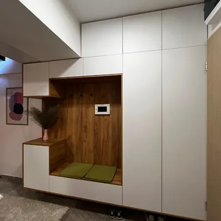 View Duplex - Stylish 2br With Parking *