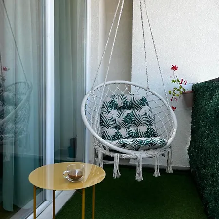 Apartment View Duplex - Stylish 2br With Parking